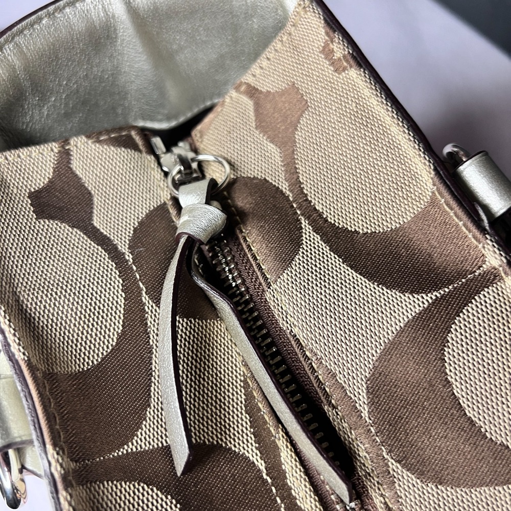 COACH Signature C Khaki White Gallery Tote Purse w/ Charms EUC - Picture 4 of 14